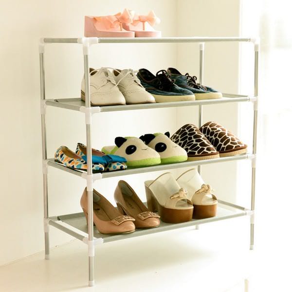 Металлическая этажерка для обуви в прихожей - эталон порядка, подчеркивание классического стиля интерьера