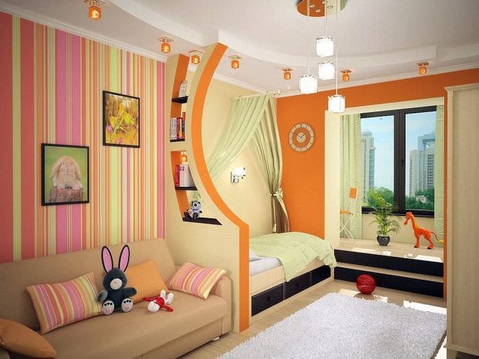 Детская комната для мальчика с ярким декором 