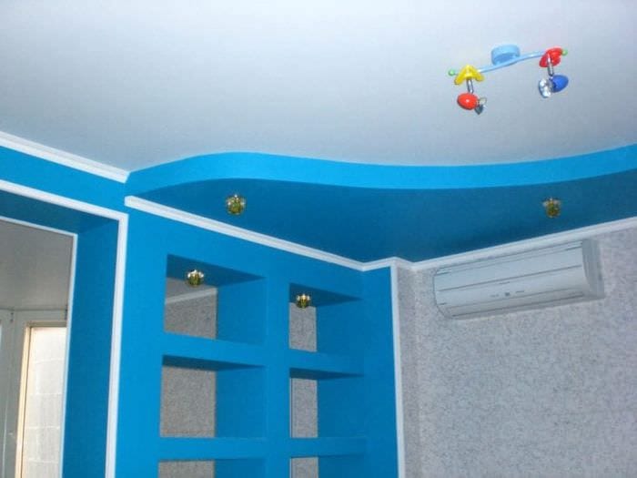 Натяжной потолок с объемными деталями для детской комнаты 