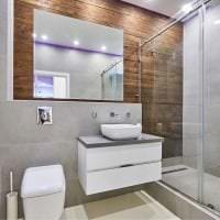 яркий дизайн ванной комнаты с душем в ярких тонах картинка