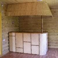 потолок с бамбуком в интерьере комнаты фото