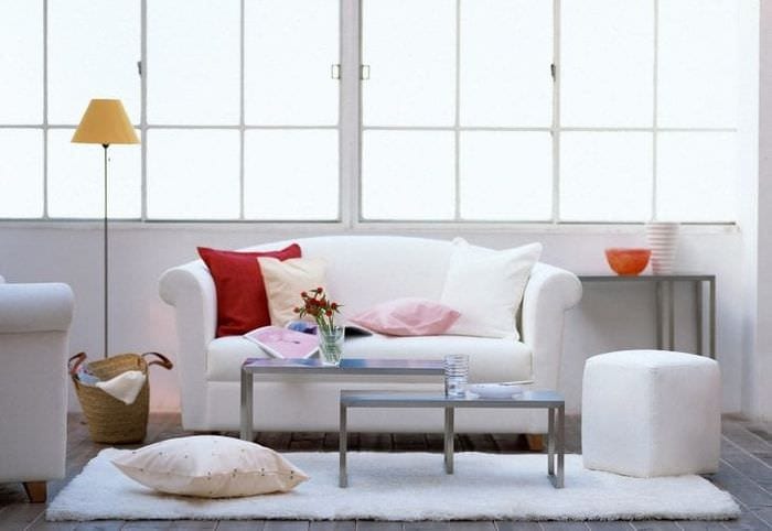 белый диван в интерьере квартиры