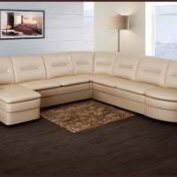 светлый угловой диван в стиле гостиной картинка