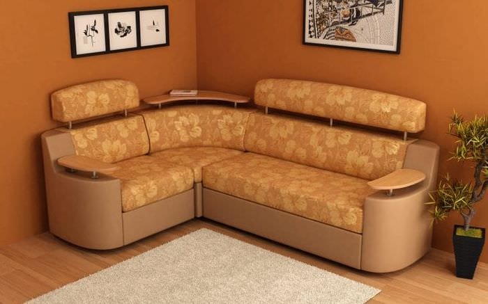 красивый угловой диван в интерьере прихожей