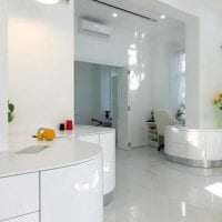 белые стены в декоре кухни в стиле минимализм картинка