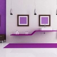 яркий интерьер кухни в фиолетовом цвете картинка