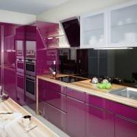 необычный интерьер кухни в фиолетовом цвете картинка