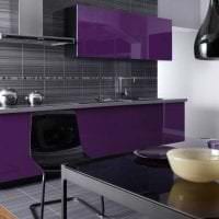 яркий фасад кухни в фиолетовом цвете фото