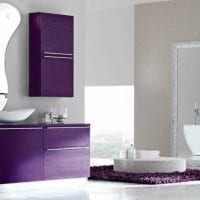 яркий дизайн квартиры в фиолетовом цвете картинка