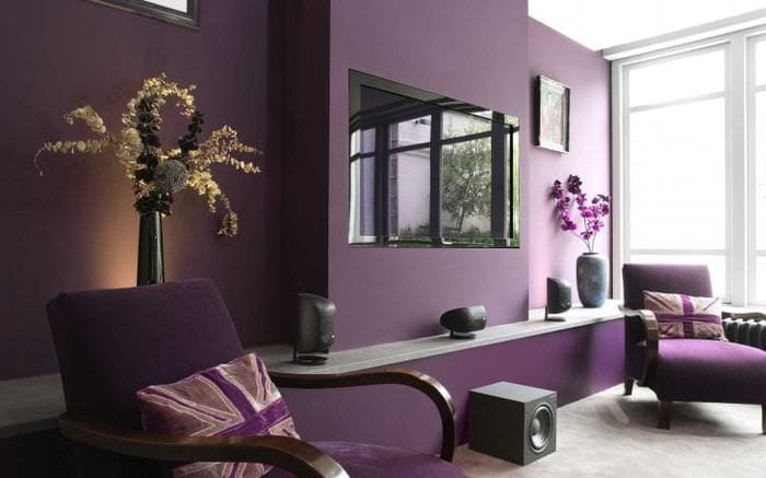 яркий декор квартиры в фиолетовом цвете
