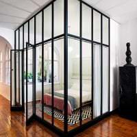 прозрачное стекло в дизайне гостиной картинка