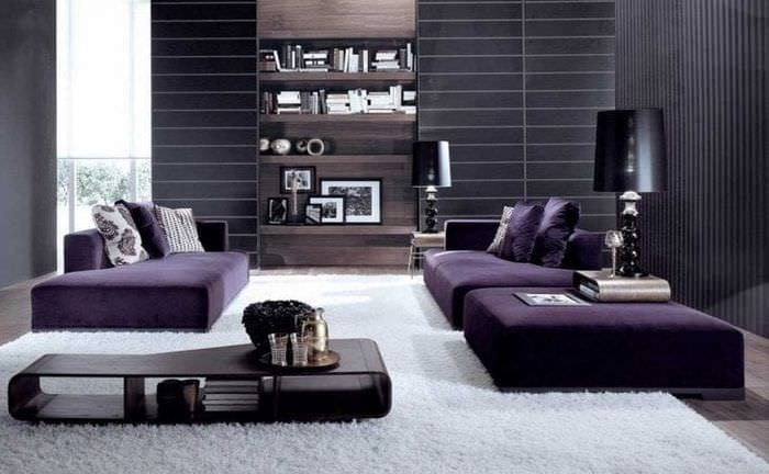светлый фиолетовый диван в стиле спальни