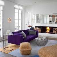 светлый фиолетовый диван в интерьере гостиной картинка