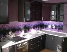 современный дизайн кухни в фиолетовом цвете фото