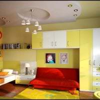 необычный интерьер квартиры в горчичном цвете фото