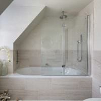 яркий дизайн ванной комнаты фото