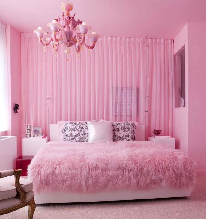 сочетание яркого розового в декоре квартиры с другими цветами