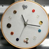 идея оригинального декорирования настенных часов своими руками картинка