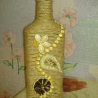 идея красивого украшения бутылок шпагатом фото