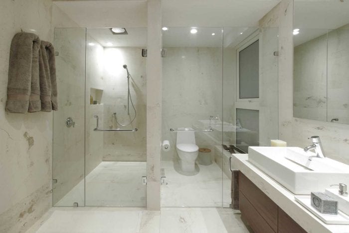 идея яркого дизайна ванной комнаты