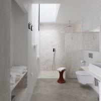вариант яркого интерьера белой ванной комнаты фото