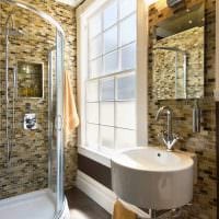 идея необычного стиля ванной комнаты с окном картинка