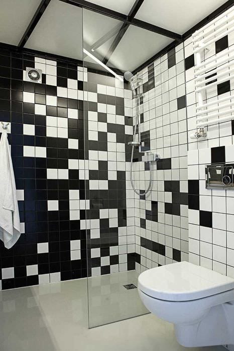 идея необычного стиля ванной комнаты в черно-белых тонах