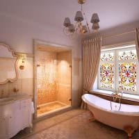 идея светлого декора ванной комнаты в классическом стиле фото