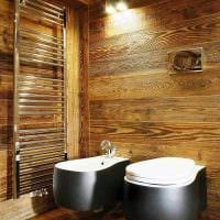 вариант красивого интерьера ванной комнаты в деревянном доме картинка