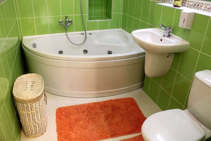вариант необычного интерьера ванной комнаты 2.5 кв.м