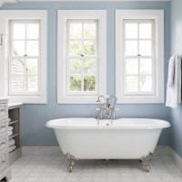 вариант красивого интерьера ванной комнаты в классическом стиле картинка