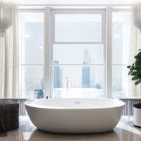 идея современного стиля ванной комнаты с окном фото