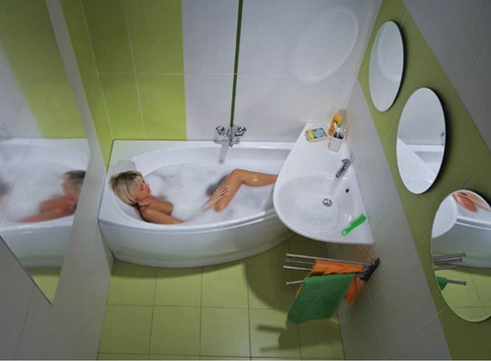 вариант светлого интерьера ванной в хрущевке