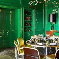 пример использования зеленого цвета в ярком декоре комнаты фото