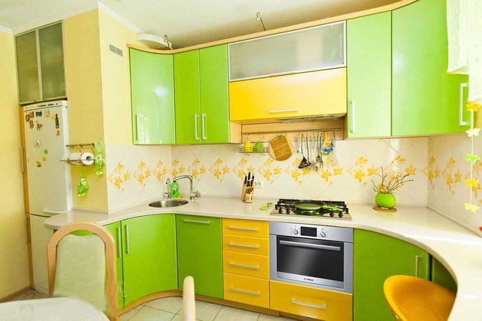 идея применения зеленого цвета в красивом дизайне квартиры