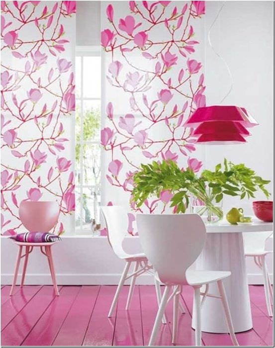 вариант использования розового цвета в необычном интерьере комнате