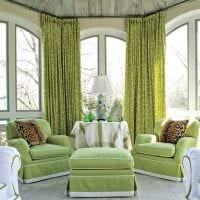 вариант использования зеленого цвета в ярком декоре комнаты фото