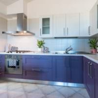 фиолетовый гарнитур кухни 5 кв м