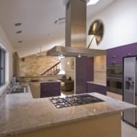 кухня 5 кв метров с фиолетовым гарнитуром