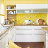 идея применения необычного желтого цвета в интерьере квартиры фото