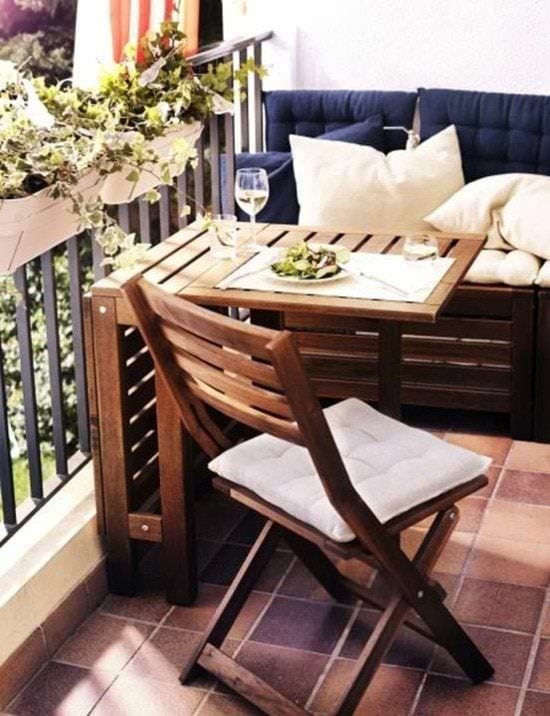 откидной столик на балконе
