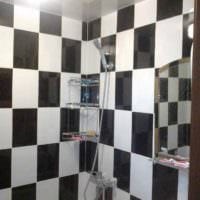 вариант светлого интерьера укладки плитки в ванной комнате фото