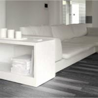 серый ламинат и белая мебель