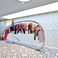 стильный дизайн магазина одежды