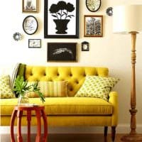 вариант использования необычного желтого цвета в декоре комнаты картинка
