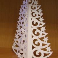 идея создания необычной елки из бумаги самостоятельно картинка