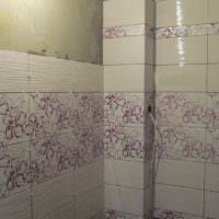 идея красивого стиля укладки плитки в ванной комнате картинка