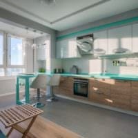 дизайн кухни с окном в голубых тонах