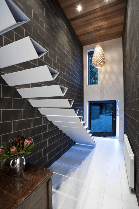 дизайн лестницы в прихожей
