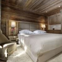 спальня в деревянном доме дизайн потолка